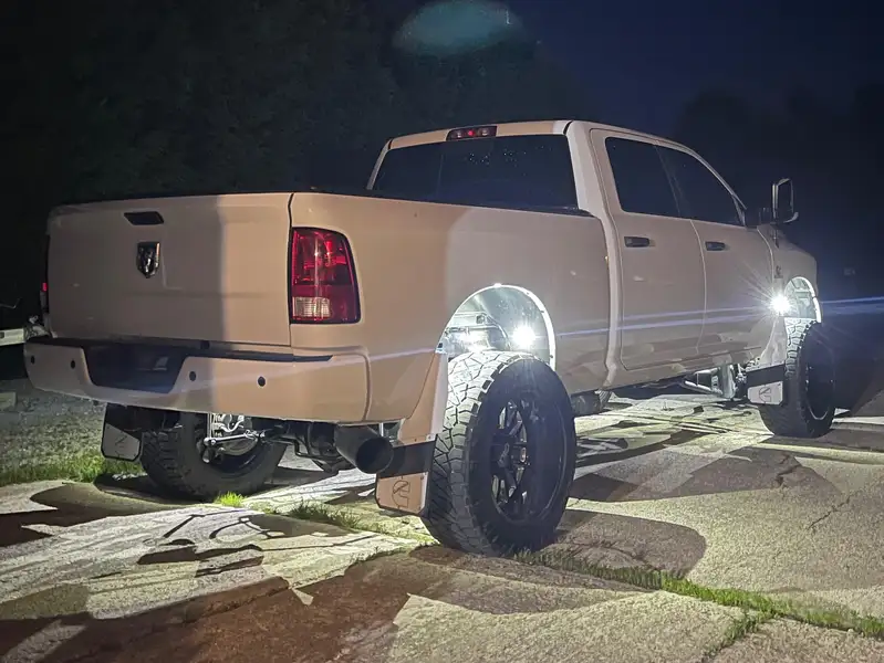 2016 RAM 2500 Crew cab, bílá, 226 000 km, dovoz Kanada — foto 2 z 12