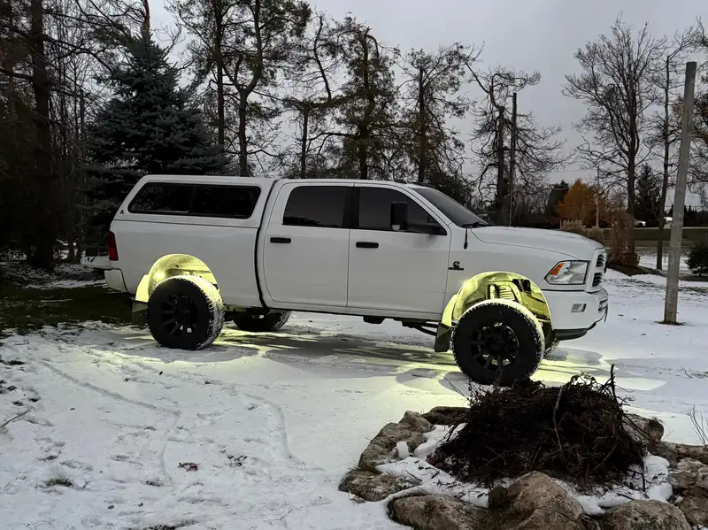 2016 RAM 2500 Crew cab, bílá, 226 000 km, dovoz Kanada — foto 9 z 12