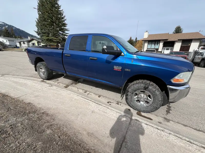 2011 RAM 2500 ST, modrá, 282 477 km, dovoz Kanada — foto 4 z 10