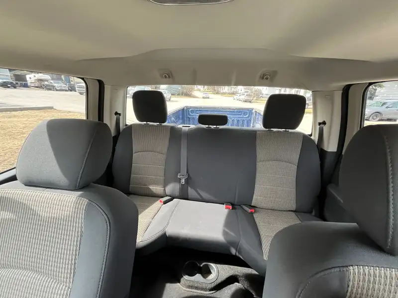 2011 RAM 2500 ST, modrá, 282 477 km, dovoz Kanada — foto 8 z 10