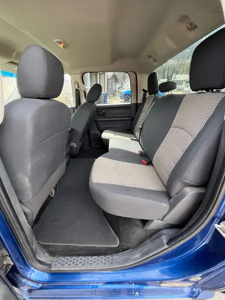 2011 RAM 2500 ST, modrá, 282 477 km, dovoz Kanada — foto 9 z 10
