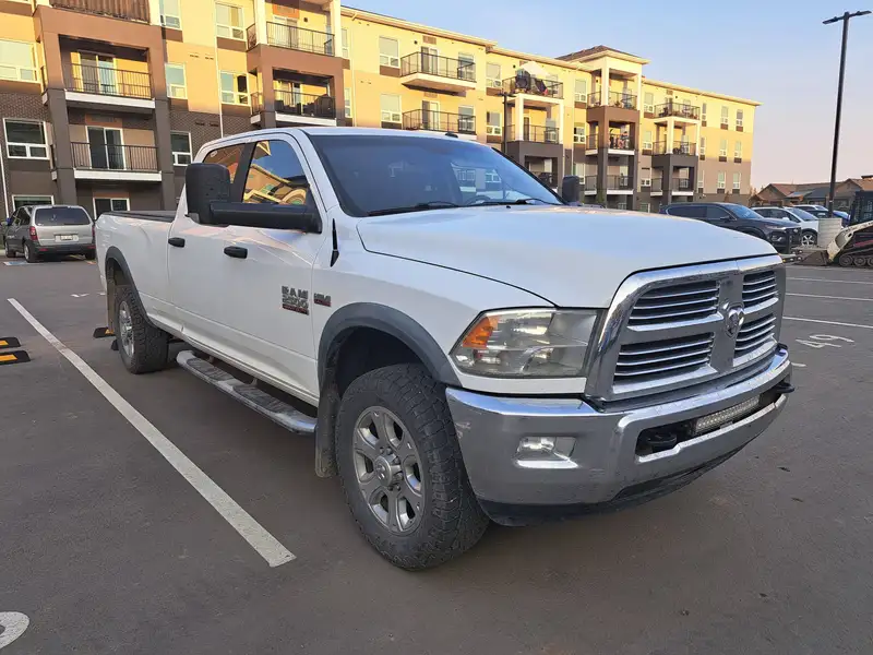 2014 RAM 2500 SLT, bílá, 221 000 km, dovoz Kanada — foto 2 z 12