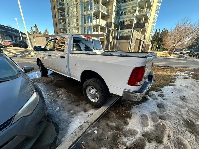 2012 RAM 2500 SLT, bílá, 305 000 km, dovoz Kanada — foto 4 z 7