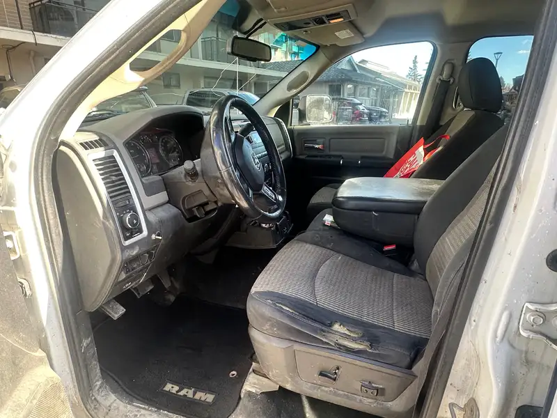 2012 RAM 2500 SLT, bílá, 305 000 km, dovoz Kanada — foto 6 z 7