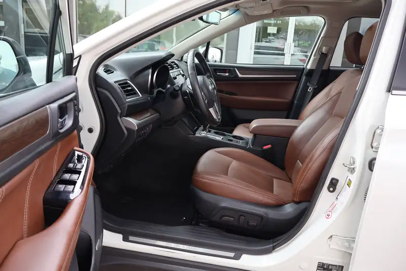 2017 Subaru Outback Premier Tech Pkg, bílá, 138 569 km, dovoz Kanada — foto 2 z 12