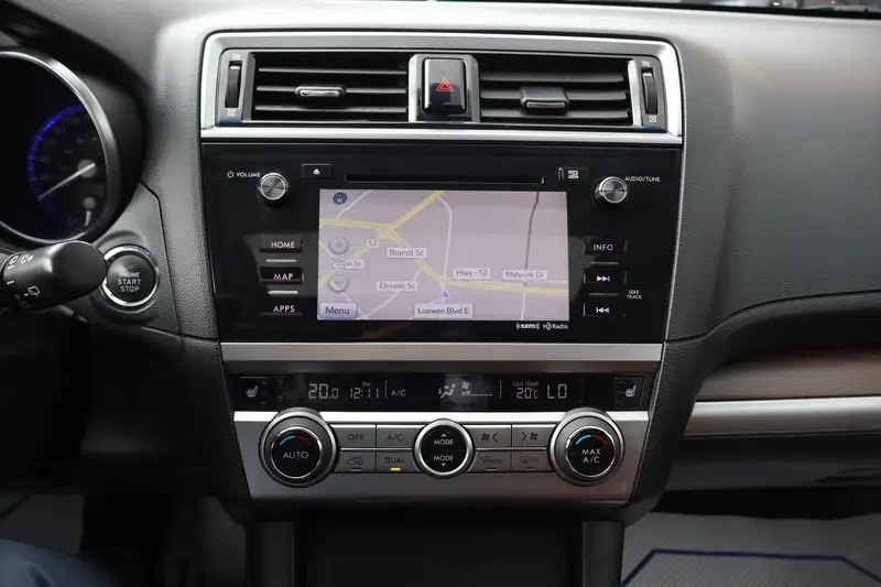 2017 Subaru Outback Premier Tech Pkg, bílá, 138 569 km, dovoz Kanada — foto 6 z 12