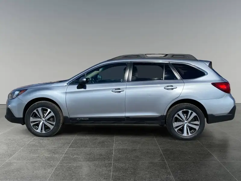 2018 Subaru Outback Limited, stříbrná, 110 914 km, dovoz Kanada — foto 2 z 12