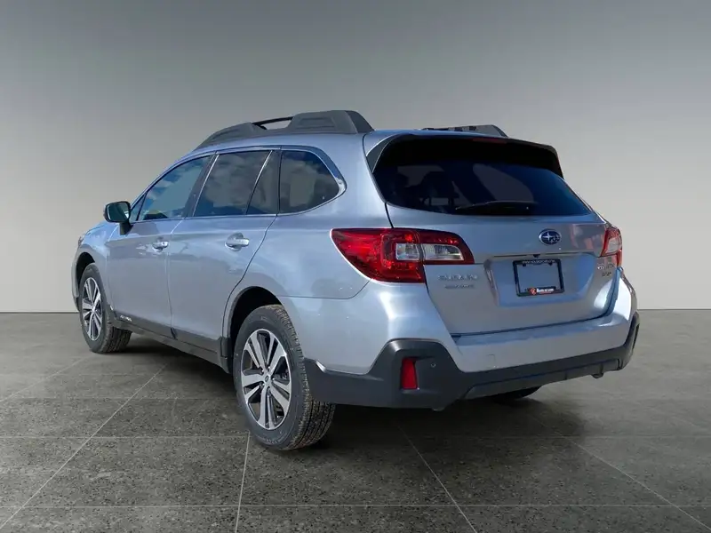 2018 Subaru Outback Limited, stříbrná, 110 914 km, dovoz Kanada — foto 3 z 12