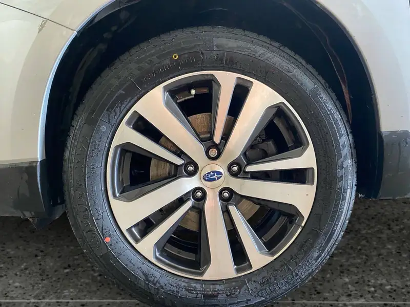 2018 Subaru Outback Limited, stříbrná, 110 914 km, dovoz Kanada — foto 9 z 12
