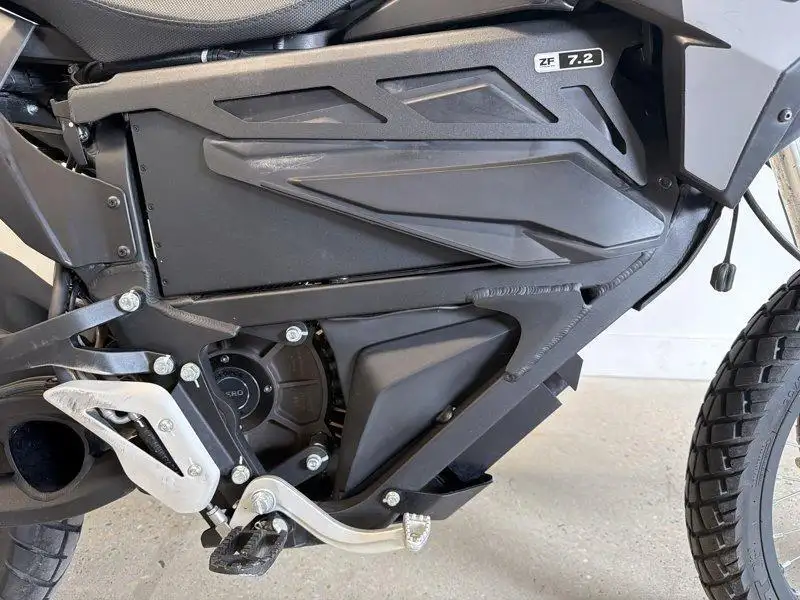 2023 Zero Motorcycles FX, černá, dovoz Kanada — foto 3 z 12