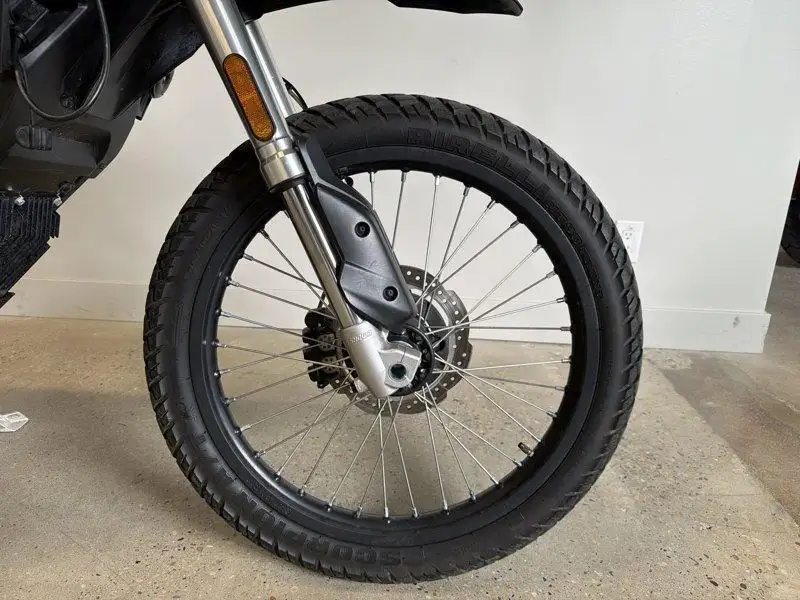 2023 Zero Motorcycles FX, černá, dovoz Kanada — foto 5 z 12