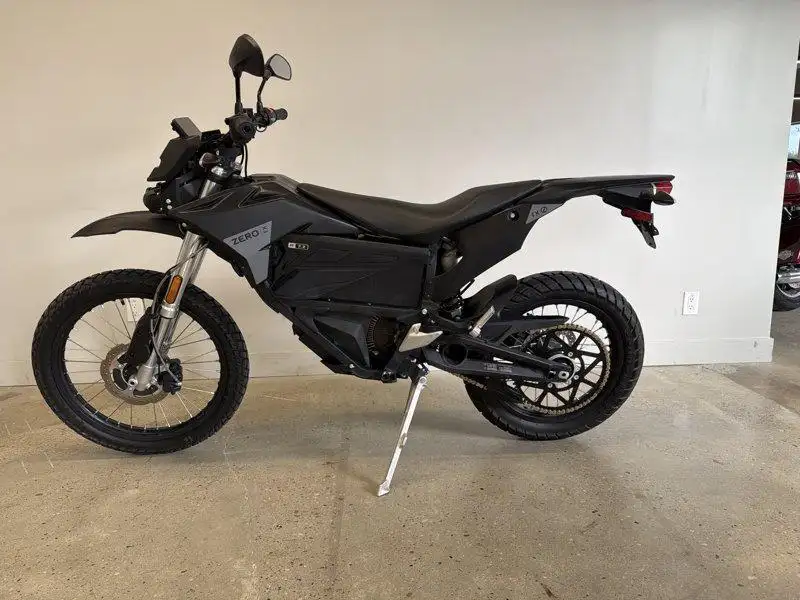 2023 Zero Motorcycles FX, černá, dovoz Kanada — foto 9 z 12