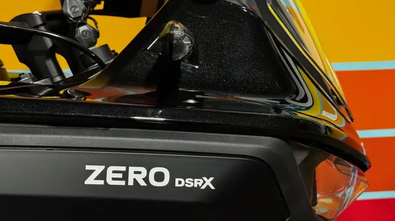 2025 Zero Motorcycles DS, 17 km, dovoz Kanada — foto 3 z 8