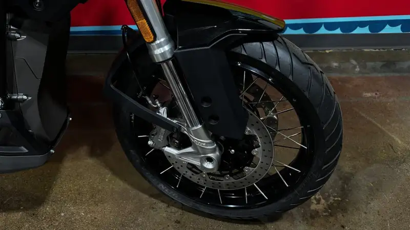 2025 Zero Motorcycles DS, 17 km, dovoz Kanada — foto 7 z 8
