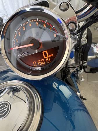 2005 Harley-Davidson, dovoz USA — foto 5 z 9