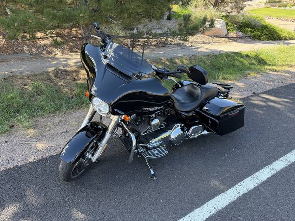 2015 Harley-Davidson, dovoz USA — foto 2 z 9
