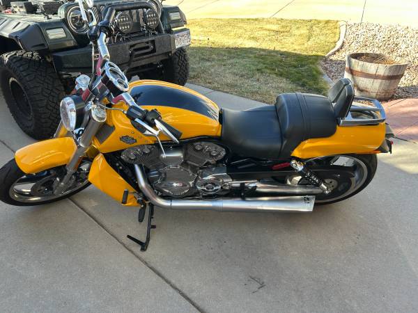 Harley-Davidson, žlutá, dovoz USA — foto 2 z 6