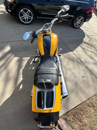 Harley-Davidson, žlutá, dovoz USA — foto 4 z 6