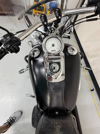 2009 Harley-Davidson, černá, dovoz USA — foto 10 z 12