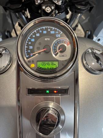 2014 Harley-Davidson, dovoz USA — foto 8 z 11