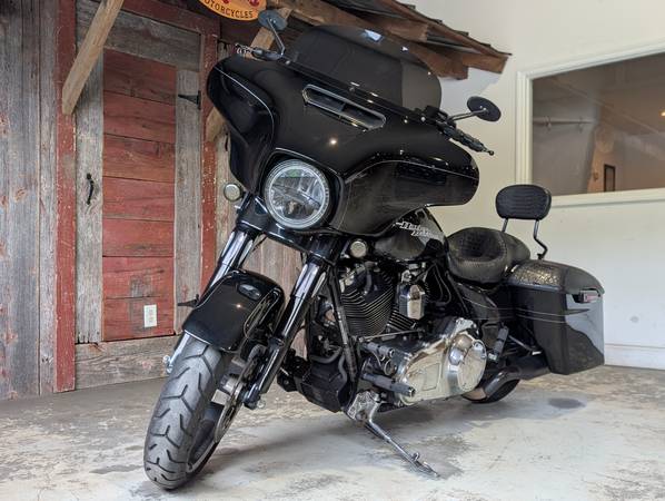 2015 Harley-Davidson, dovoz USA — foto 3 z 11
