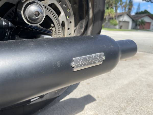 2016 Triumph, černá, dovoz USA — foto 9 z 12