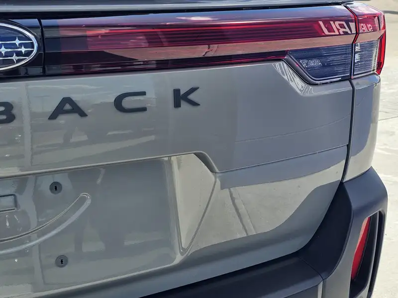 2026 Subaru Outback Premier XT, šedá, 15 km, dovoz Kanada — foto 11 z 12