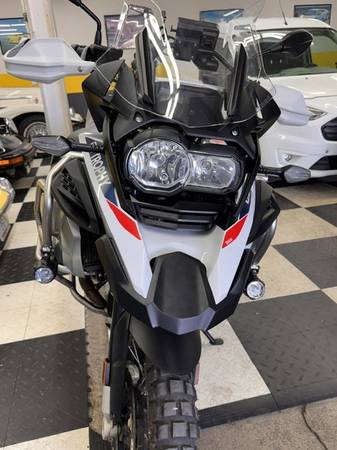 2023 BMW, modrá, dovoz USA — foto 9 z 12