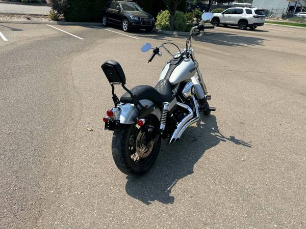 2011 Harley-Davidson, dovoz USA — foto 5 z 12