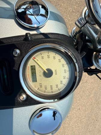 2011 Harley-Davidson, dovoz USA — foto 8 z 12