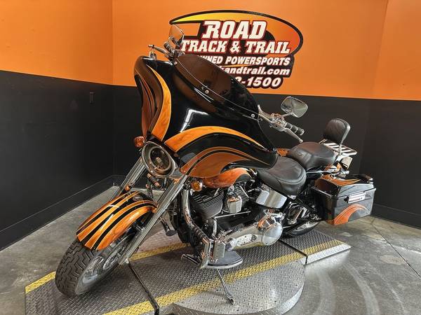 2004 Harley-Davidson, dovoz USA — foto 3 z 12