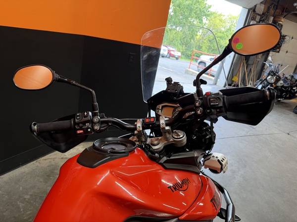 2016 Triumph, dovoz USA — foto 7 z 12