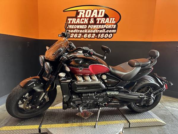 2025 Triumph, černá, dovoz USA — foto 2 z 12