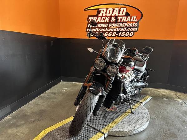 2025 Triumph, černá, dovoz USA — foto 3 z 12