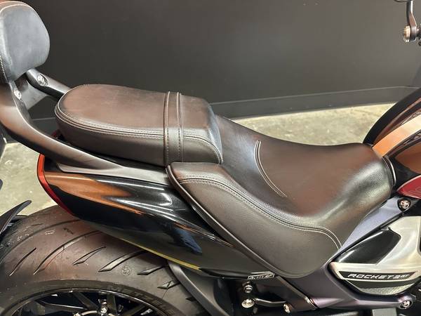 2025 Triumph, černá, dovoz USA — foto 7 z 12