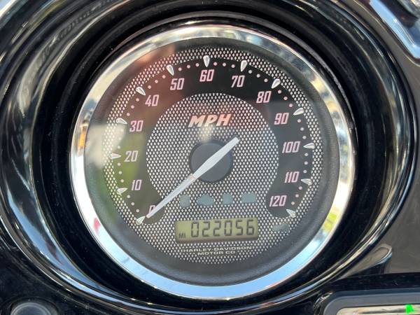 2011 Harley-Davidson, dovoz USA — foto 5 z 10