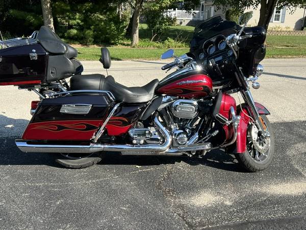 2011 Harley-Davidson, dovoz USA — foto 7 z 10