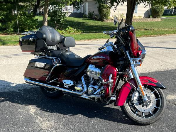 2011 Harley-Davidson, dovoz USA — foto 9 z 10