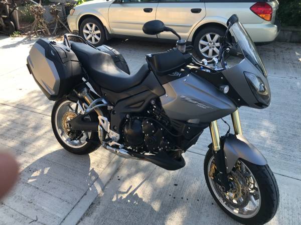 2010 Triumph, dovoz USA — foto 3 z 5