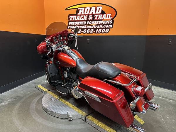 2008 Harley-Davidson, dovoz USA — foto 3 z 12