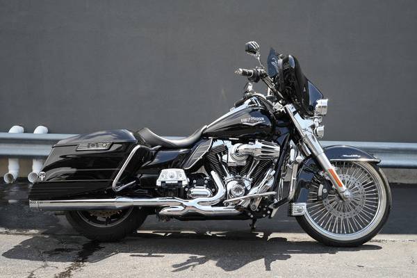 2014 Harley-Davidson, dovoz USA — foto 2 z 12