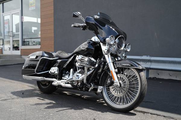 2014 Harley-Davidson, dovoz USA — foto 3 z 12