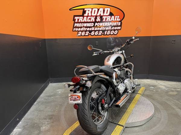 2025 Triumph, dovoz USA — foto 2 z 12