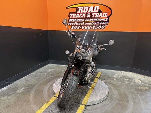 2025 Triumph, dovoz USA — foto 3 z 12