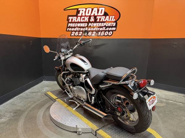 2025 Triumph, dovoz USA — foto 4 z 12
