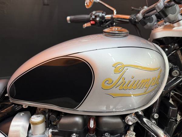 2025 Triumph, dovoz USA — foto 7 z 12