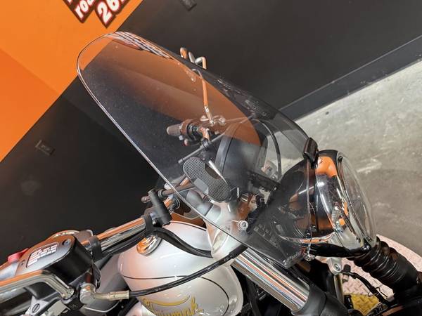 2025 Triumph, dovoz USA — foto 8 z 12