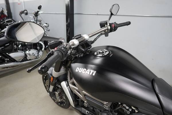 2017 Ducati, dovoz USA — foto 11 z 12