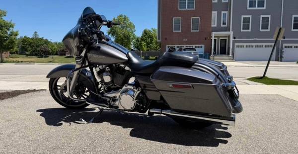 2014 Harley-Davidson, dovoz USA — foto 3 z 9