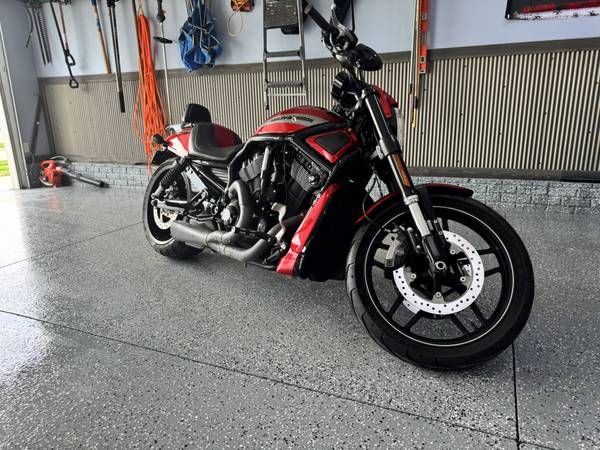 2013 Harley-Davidson, dovoz USA — foto 3 z 5